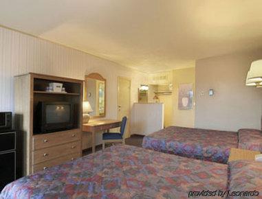 Budget Inn/ ناتيك الغرفة الصورة